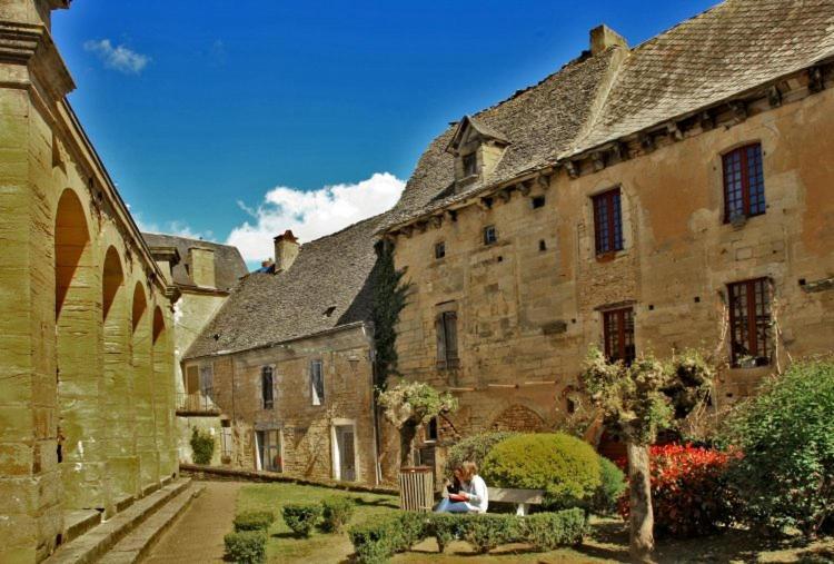 petite maison en pierre au coeur du Périgord noir Salignac Eyvigues Extérieur photo