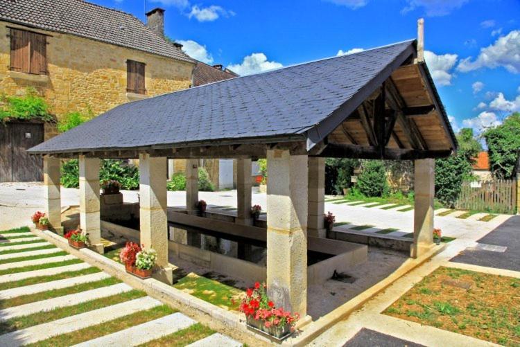 petite maison en pierre au coeur du Périgord noir Salignac Eyvigues Extérieur photo